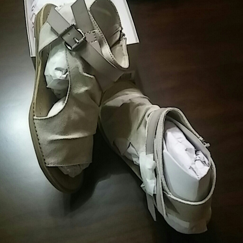 👣Size 9M beautiful Sandals👣